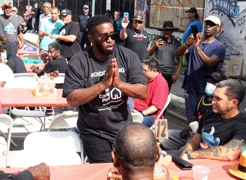 MIAMI, FLORIDA - NOVEMBER 24: Sean "Diddy" Combs and his family, his daughters Chance, D'Lila and Jessie, celebrated Thanksgiving Day at The Caring Place in Miami on November 24, 2022 in Miami, Florida. (Photo by Alexander Tamargo/Getty Images for Sean "Diddy" Combs)