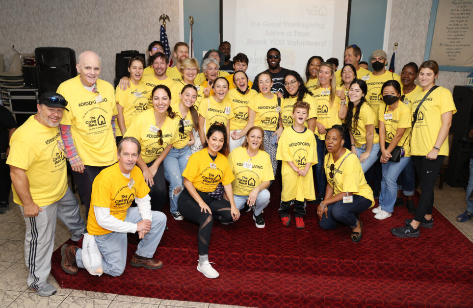 MIAMI, FLORIDA - NOVEMBER 24: Volunteers posed with Sean "Diddy" Combs as his family, his daughters Chance, D'Lila and Jessie, celebrated Thanksgiving Day at The Caring Place in Miami on November 24, 2022 in Miami, Florida. (Photo by Alexander Tamargo/Getty Images for Sean "Diddy" Combs)