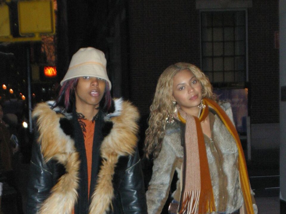 Kelly Rowland and Beyoncé