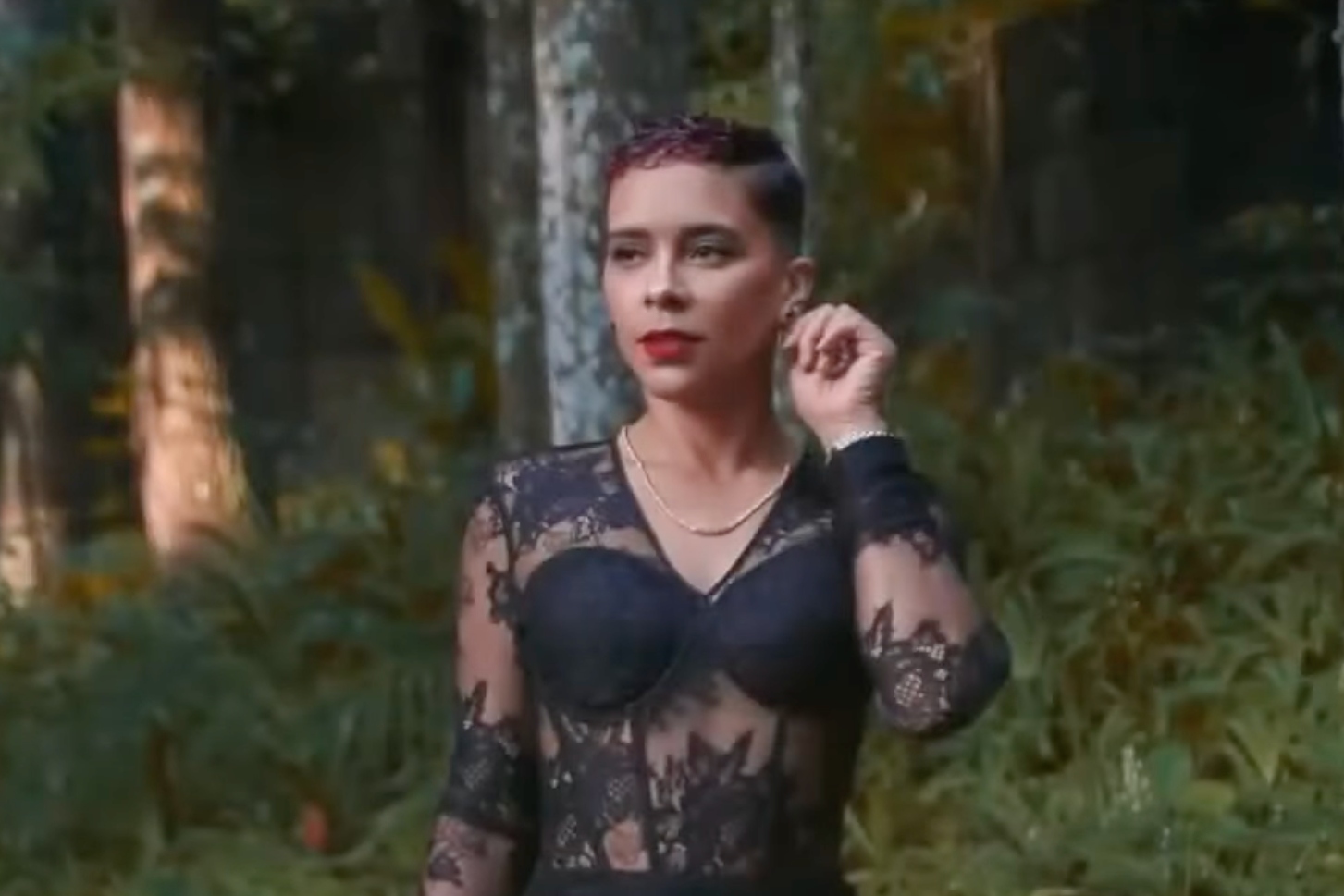 Dominique Side
